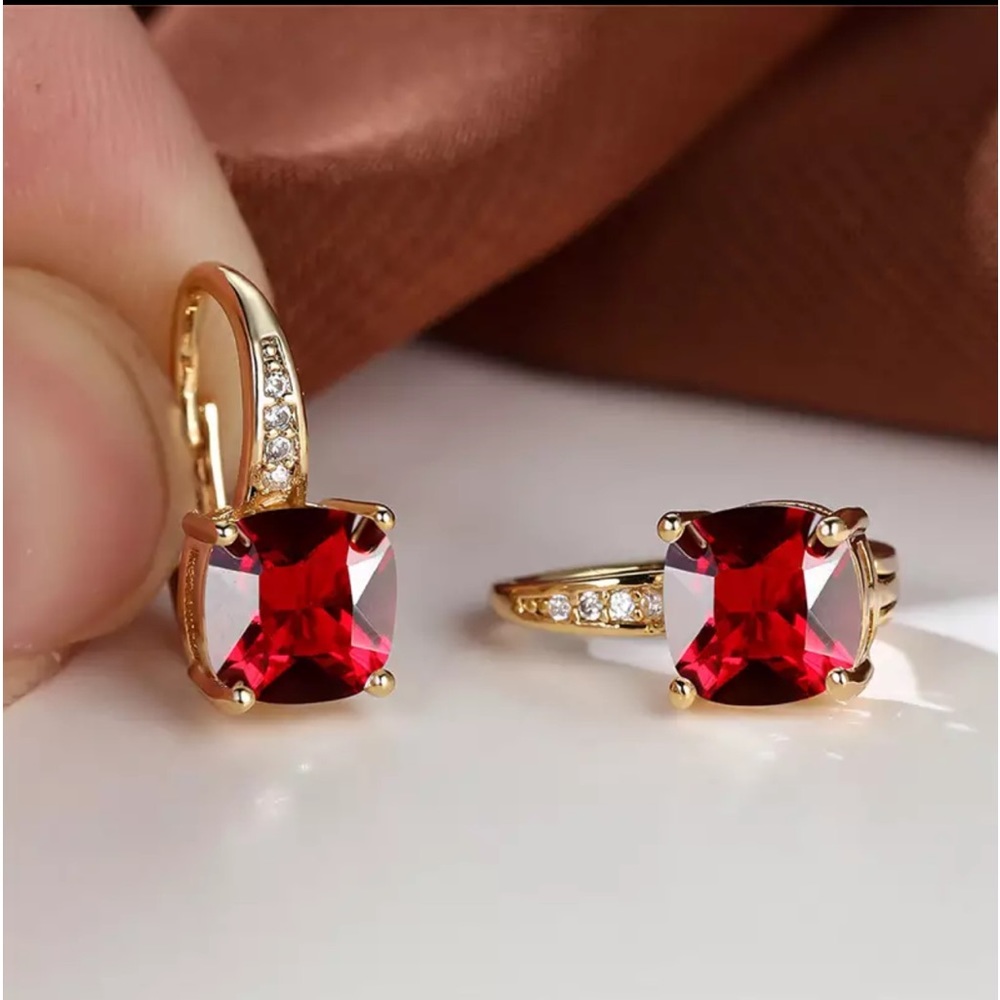 New Womans 7.00 ct Garnet .38 ct White Sapphire 14kt Yellow Gold Drop Earrings - Picture 3 of 9
